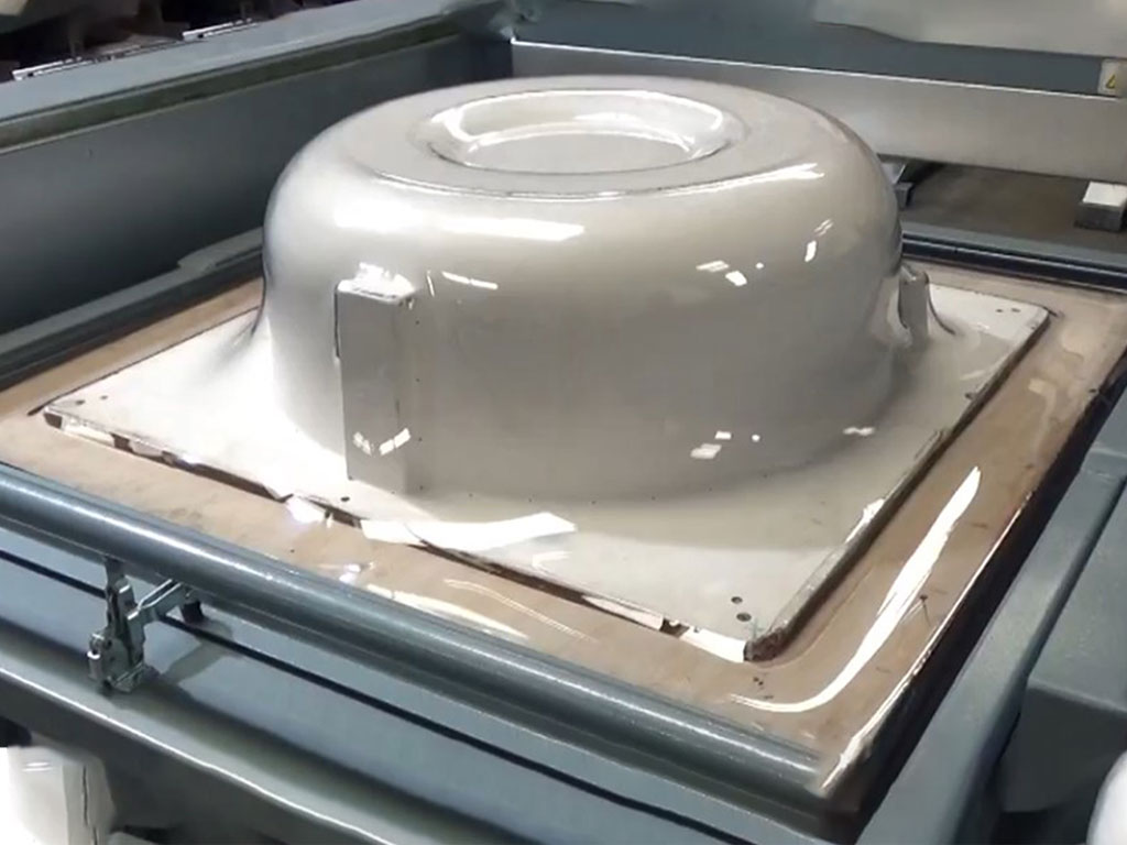 vacuum forming machines used to create high quality plastic parts